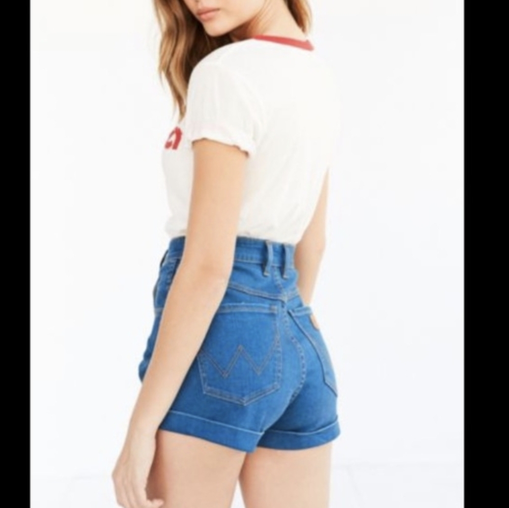 WRANGLER || PIN UP HIGH WAISTED SHORTS||